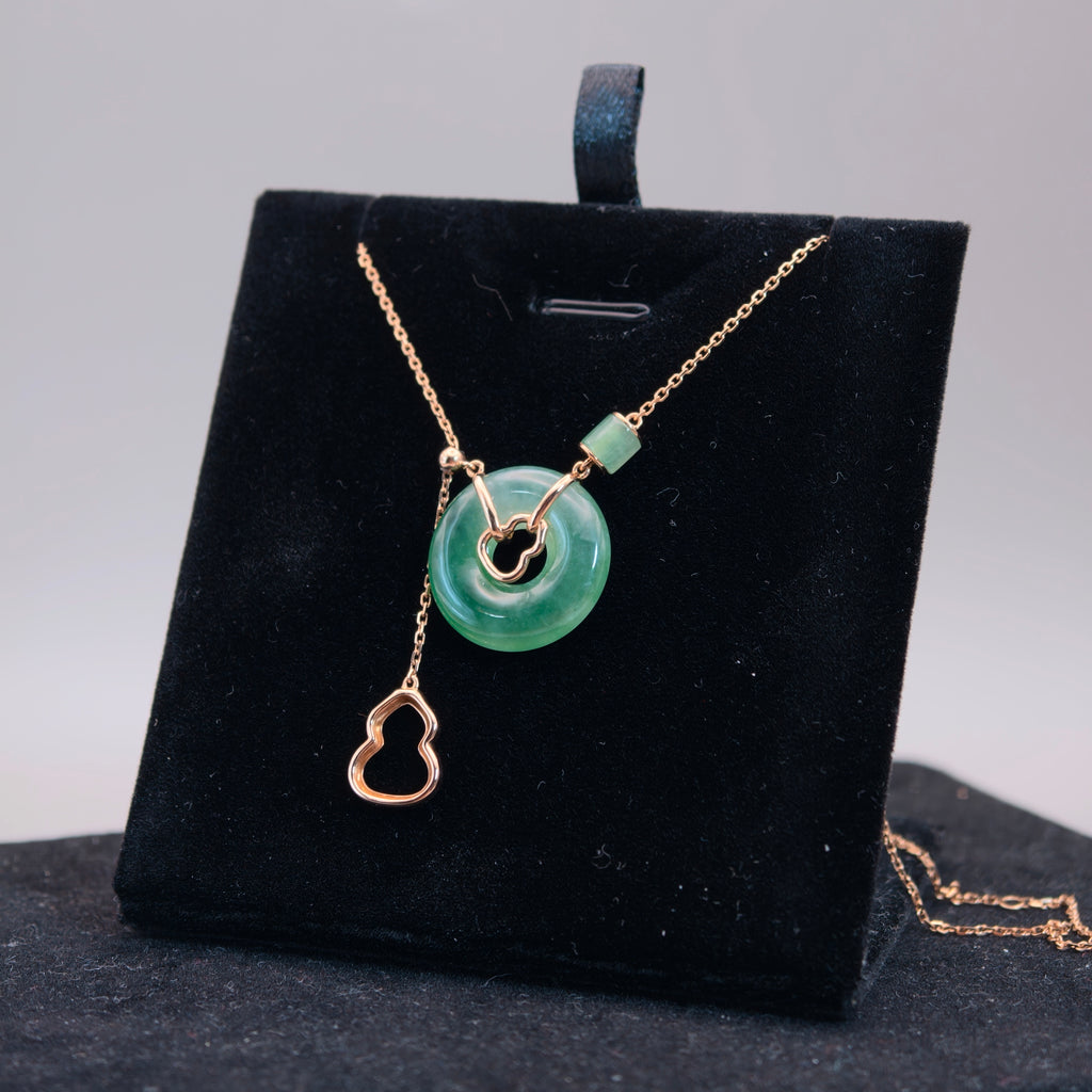 環翠生光 | Green Jadeite 18K Necklace