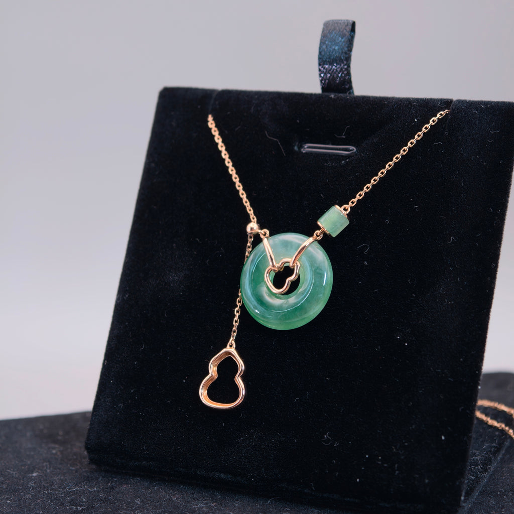 環翠生光 | Green Jadeite 18K Necklace