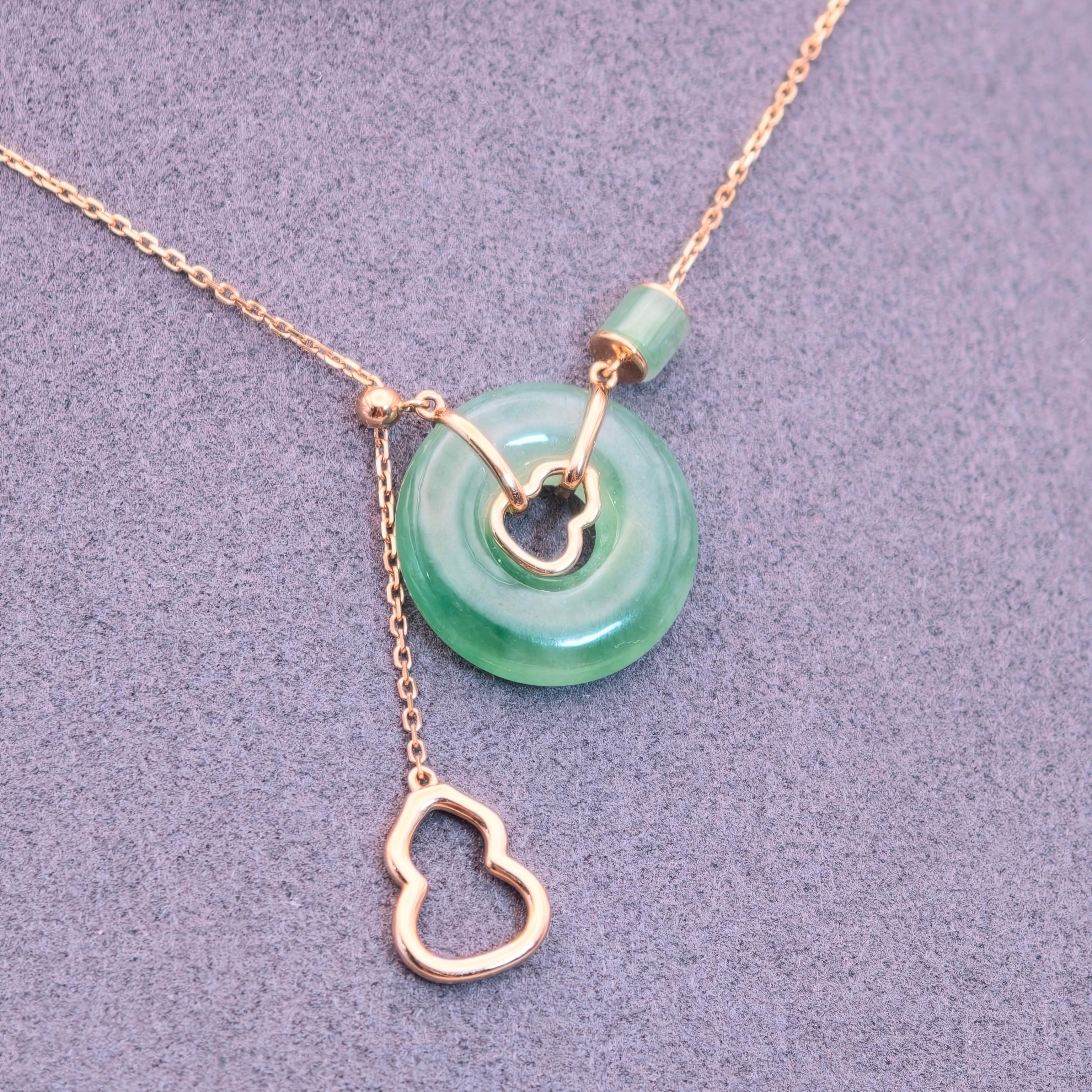 環翠生光 | Green Jadeite 18K Necklace