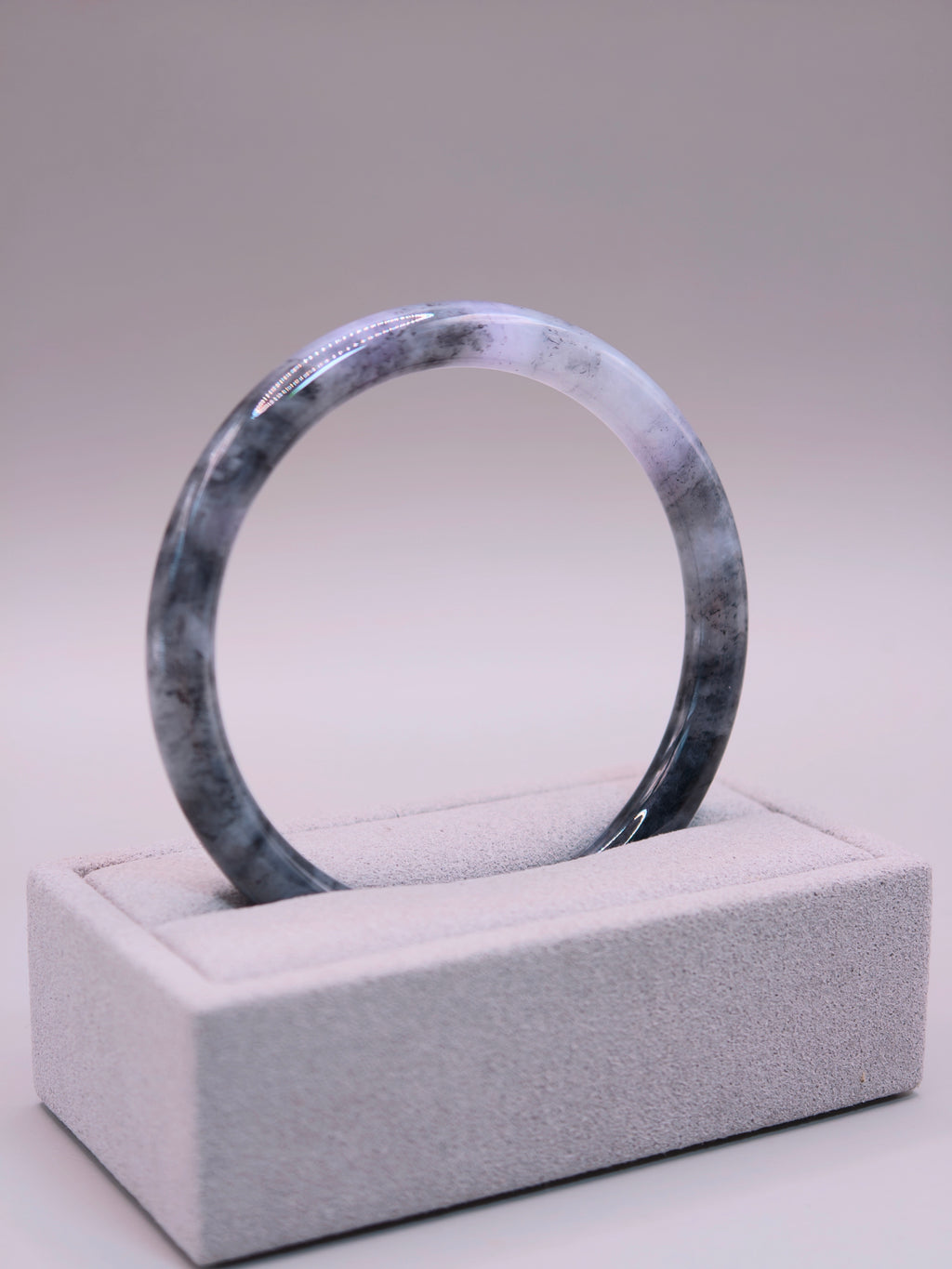 Black & Lavender Jadeite Bangle｜烏雞紫翡翠手鐲《紫霧・墨環01》