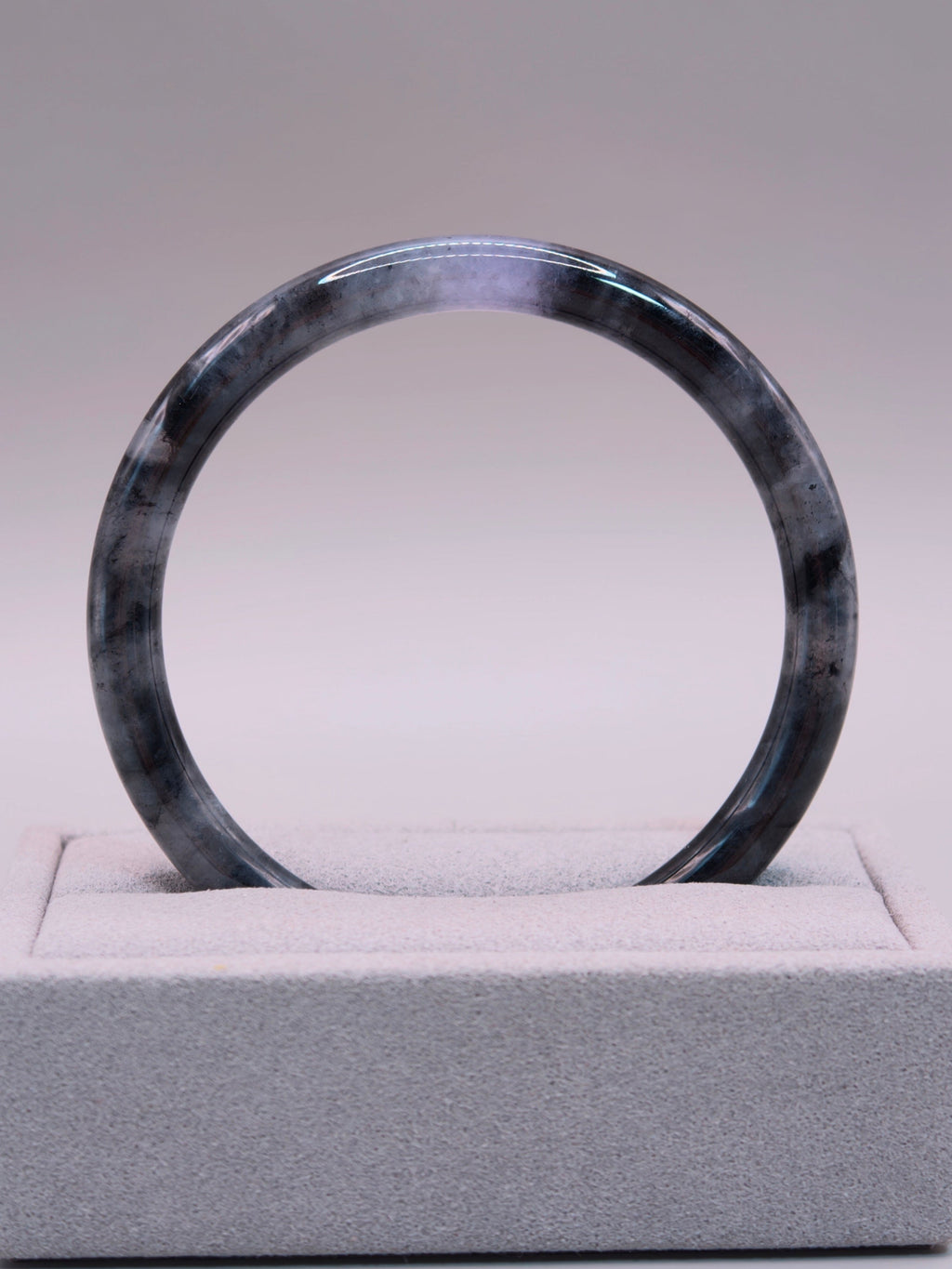 Black & Lavender Jadeite Bangle｜烏雞紫翡翠手鐲《紫霧・墨環02》