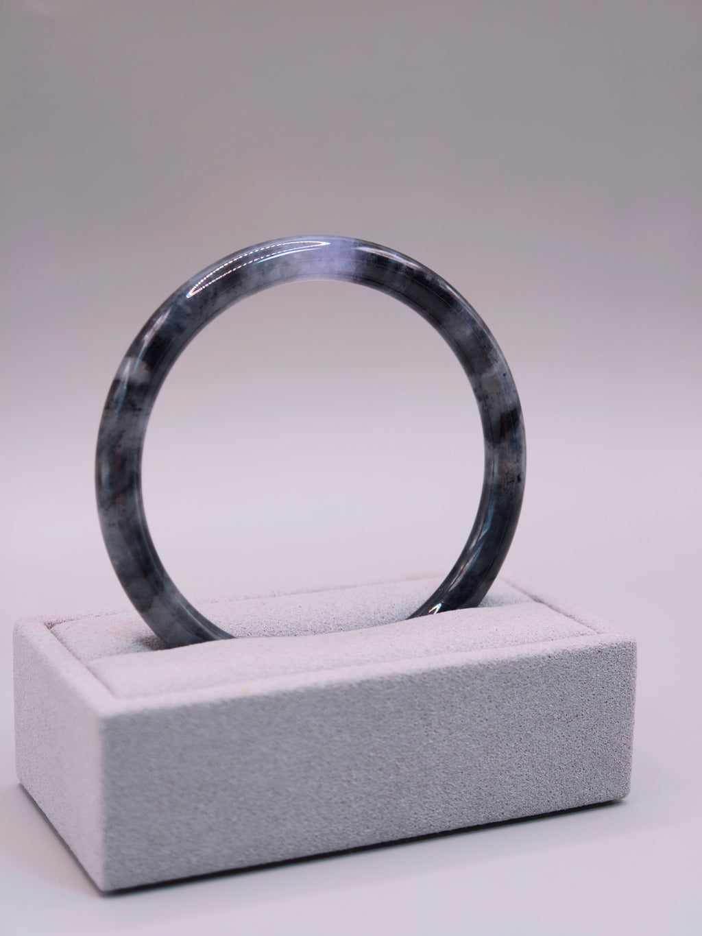 Black & Lavender Jadeite Bangle｜烏雞紫翡翠手鐲《紫霧・墨環02》